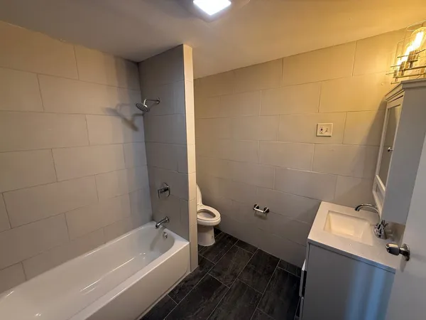 $2,600 | 221 Wilkinson Avenue, Unit 2, Jersey City, NJ 07305
