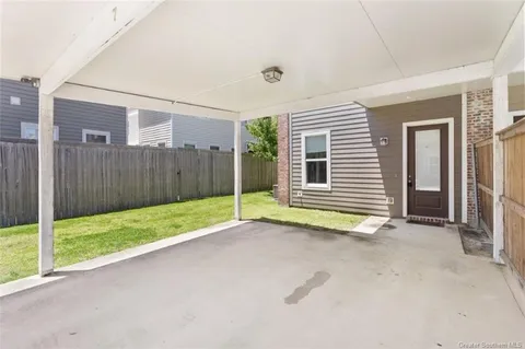 $207,500 | 515 Division Street, Unit 7, Lake Charles, LA 70601