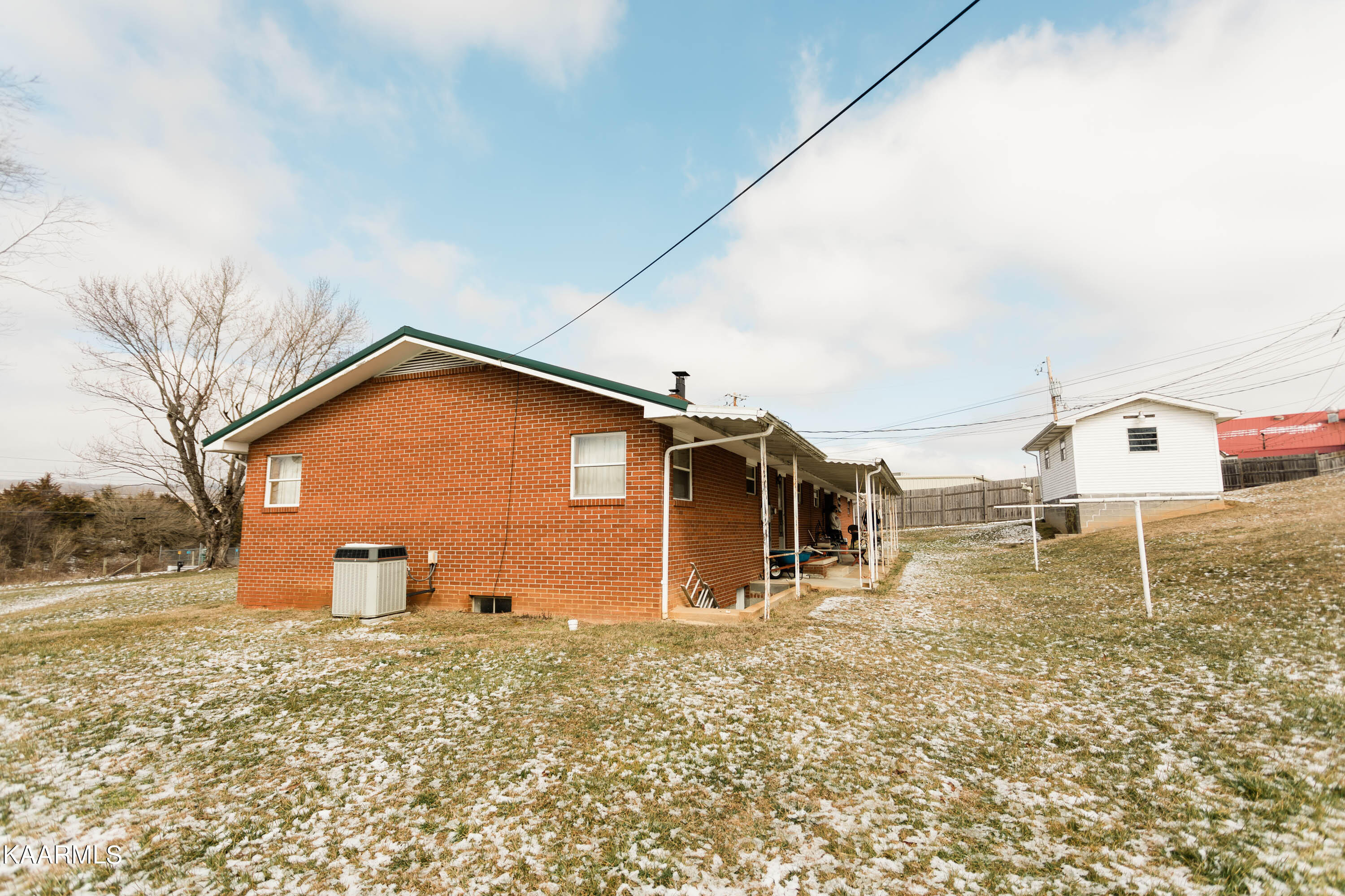 139 Londonderry Road Harrogate, TN 37752 - Photo 9 of 29 2F4CF2FF-CBD9-4D50-B9C3-989142EEB80F