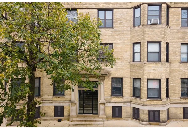 $2,095 | 917 West Waveland Avenue, Unit 1C, Chicago, IL 60613