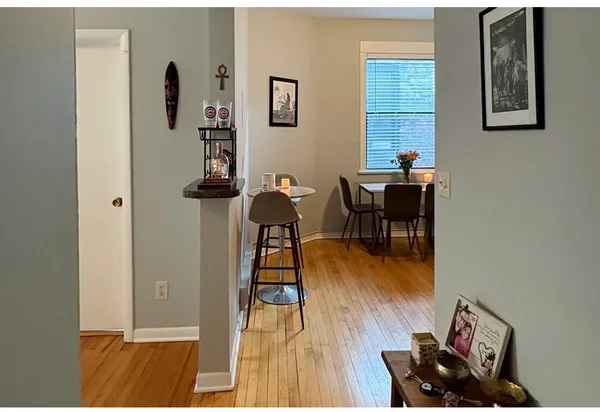 $2,095 | 917 West Waveland Avenue, Unit 1C, Chicago, IL 60613