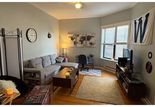 $2,095 | 917 West Waveland Avenue, Unit 1C, Chicago, IL 60613