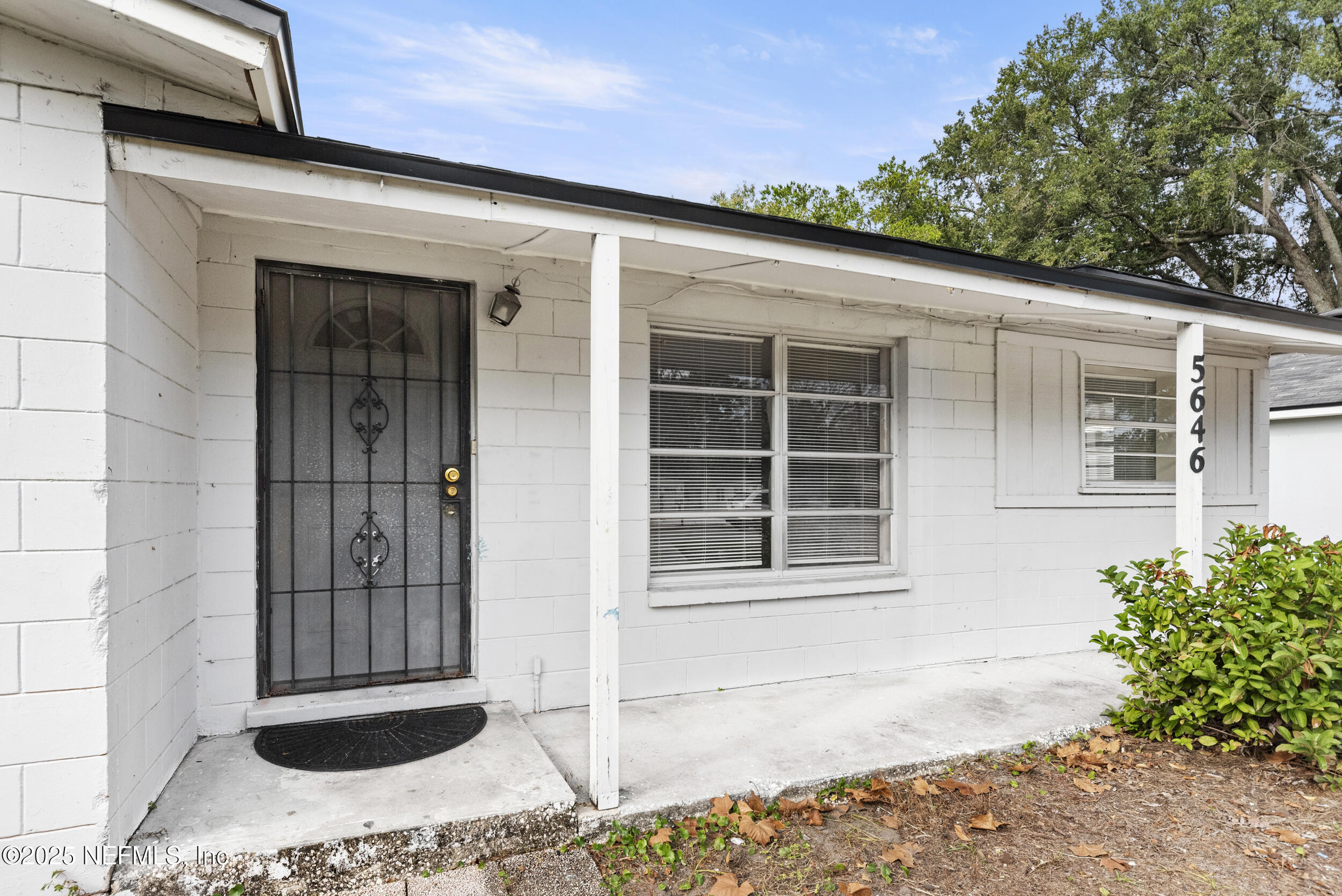 5646 Ricker Road Jacksonville, FL 32244 - Photo 4 of 27 a front view of a house