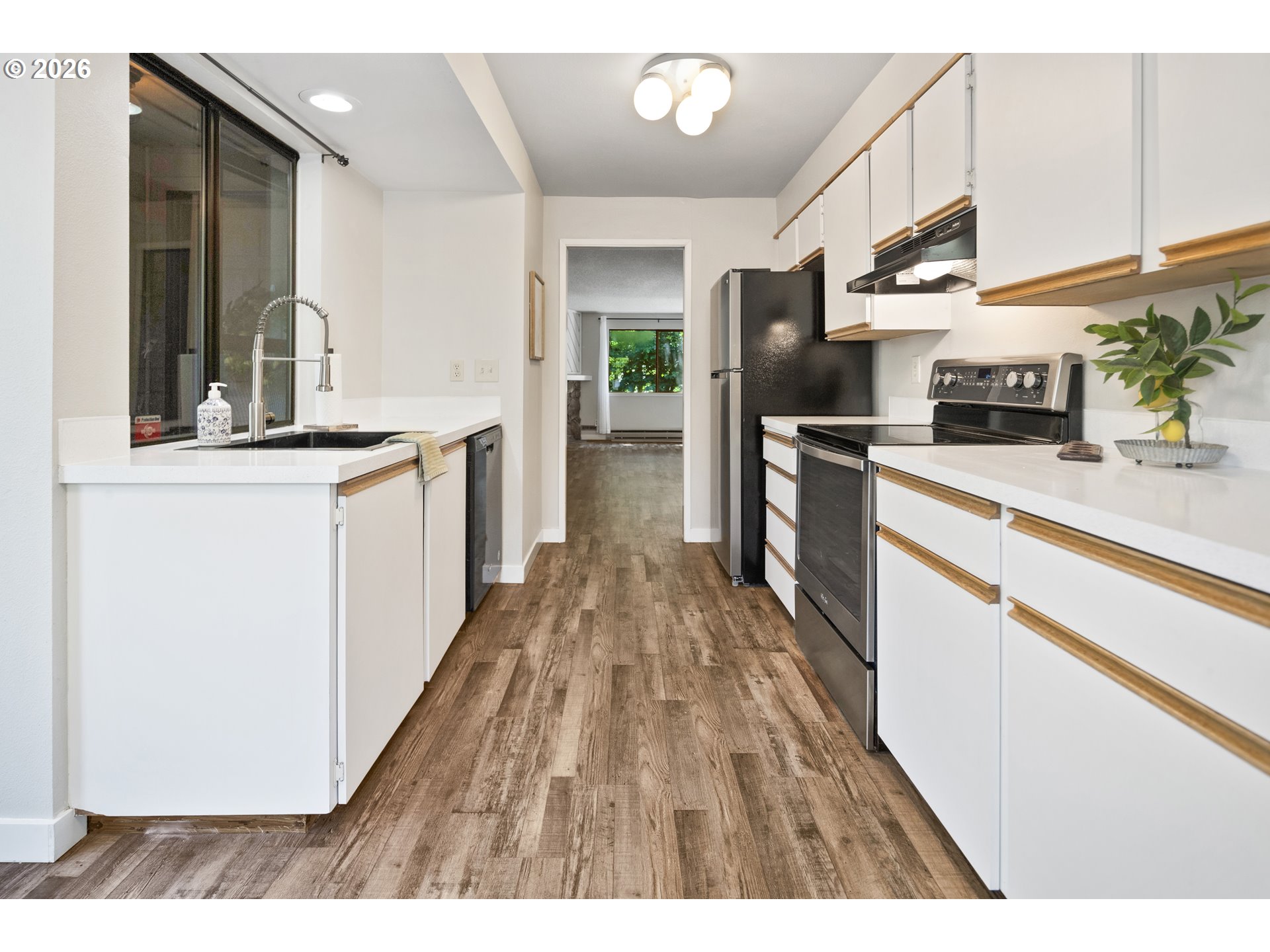 14822 Southwest 109th Avenue Portland, OR 97224 - Photo 9 of 30 Kitchen