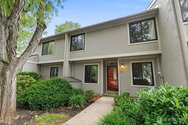 $650,000 | 16 Irongate, Metuchen, NJ 08840