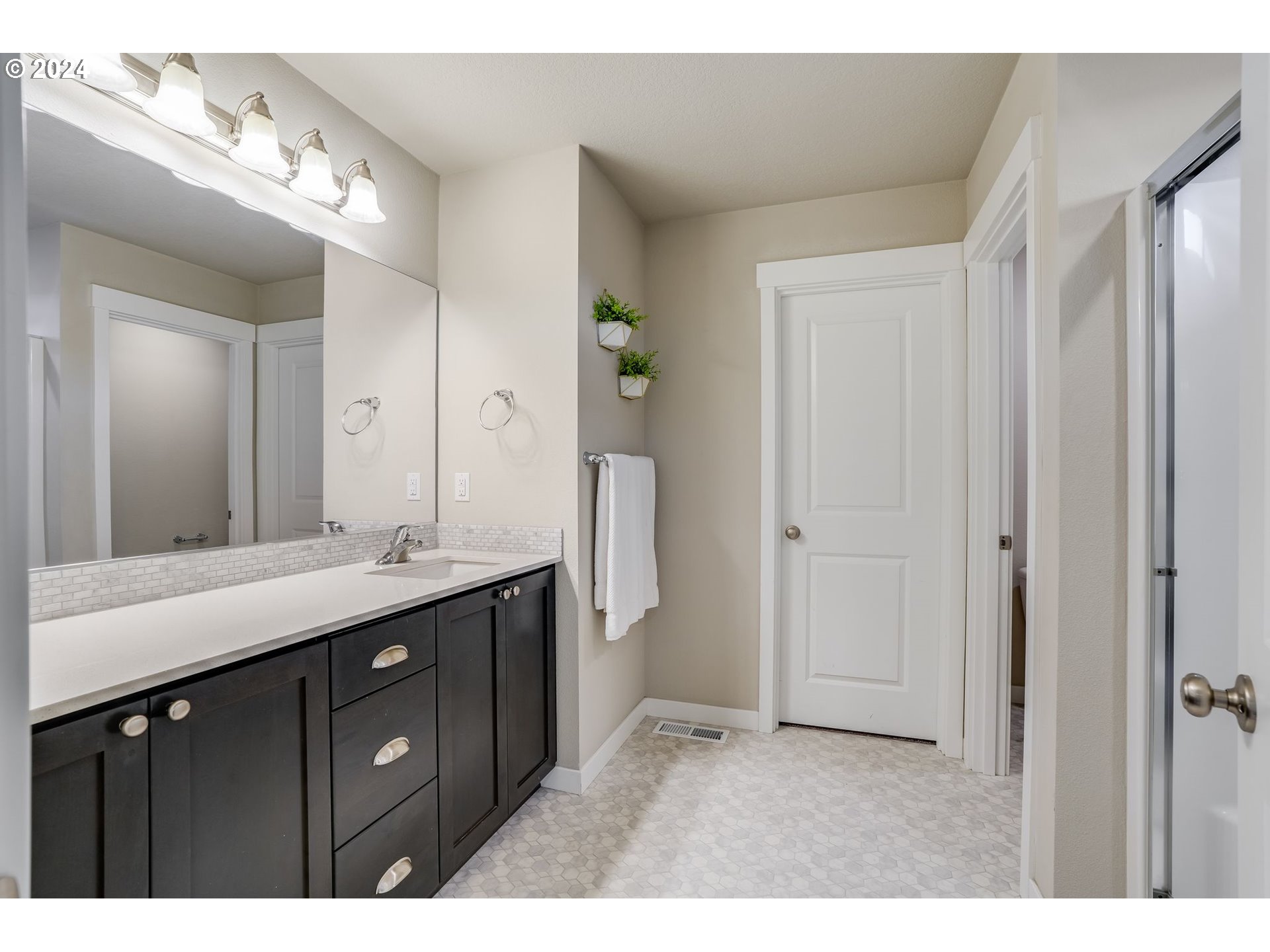 17120 Northeast 14th Avenue Ridgefield, WA 98642 - Photo 13 of 18 Gallery Image 13