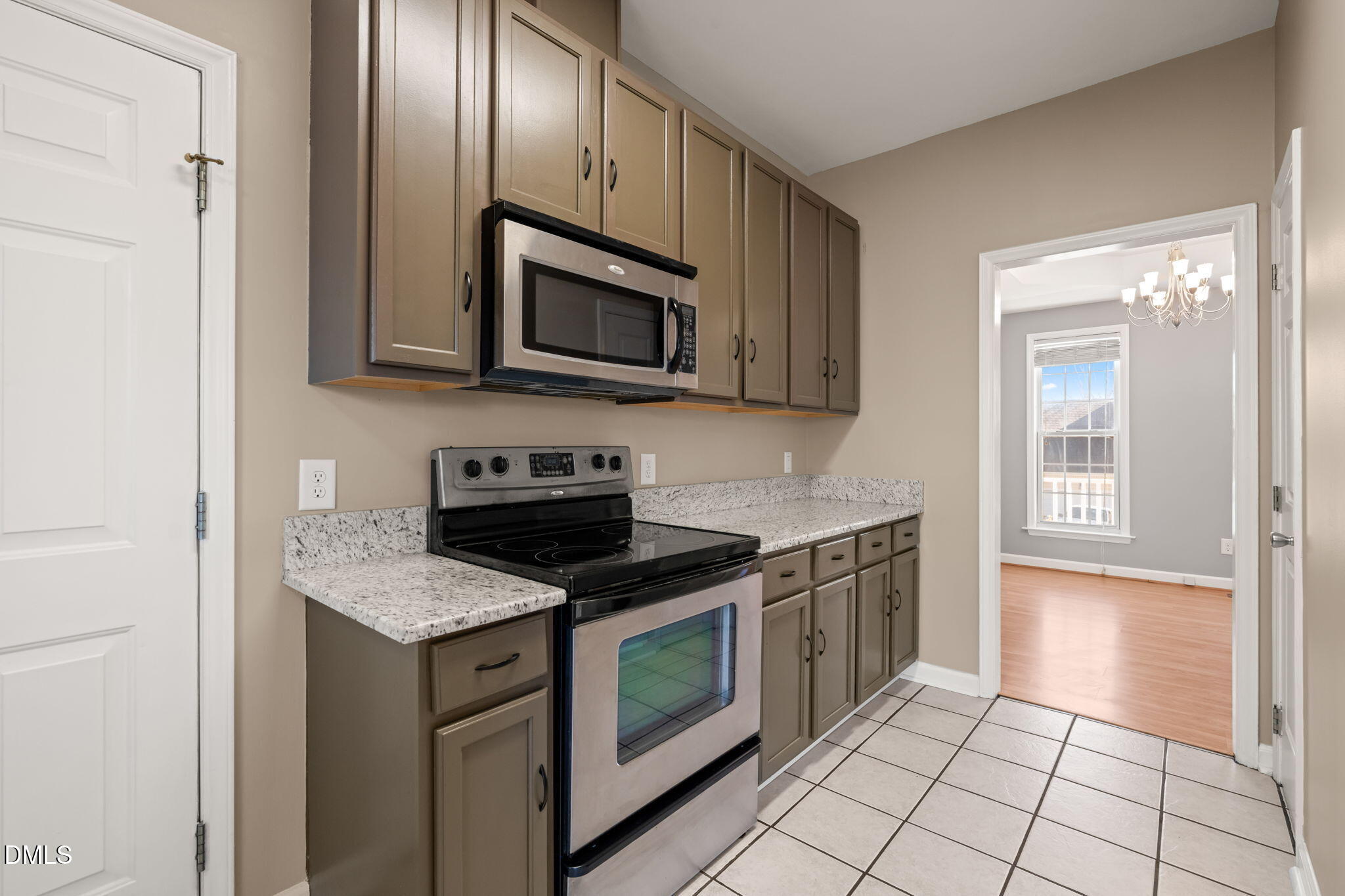 2025 Haig Point Way Raleigh, NC 27604 - Photo 22 of 67 2025 Haig Point Way - Kitchen