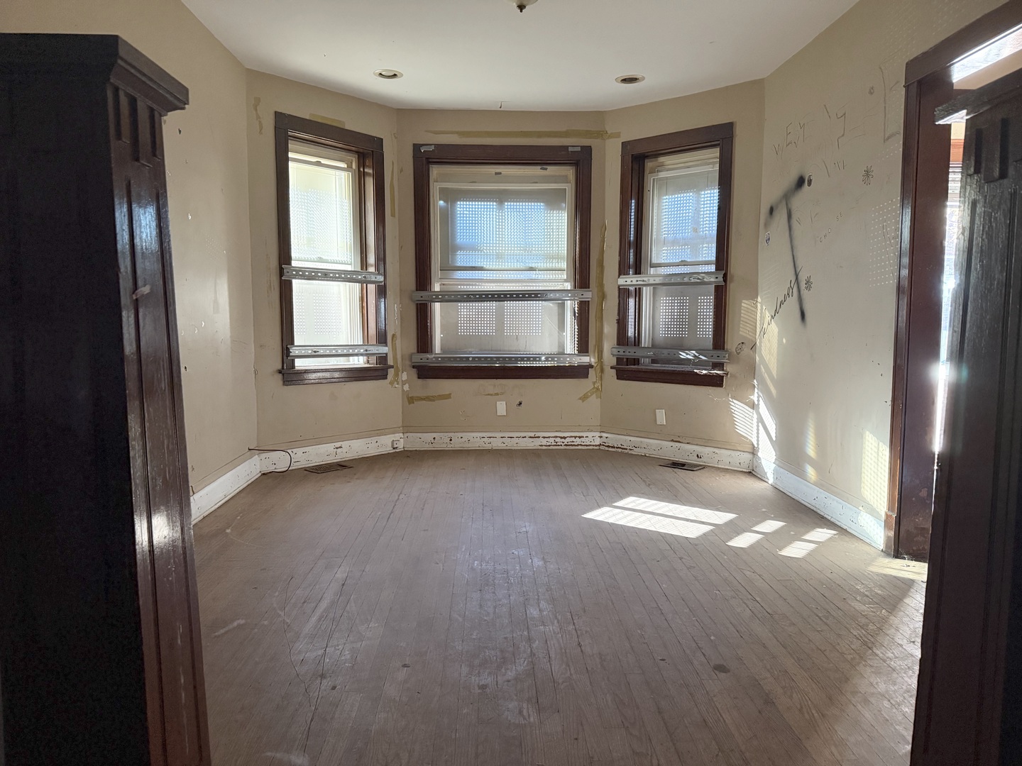 741 North Trumbull Avenue Chicago, IL 60624 - Photo 2 of 28