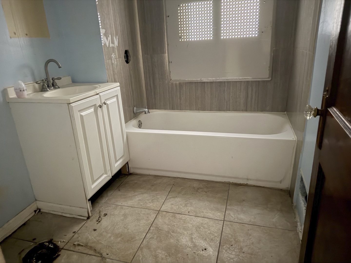 741 North Trumbull Avenue Chicago, IL 60624 - Photo 5 of 28