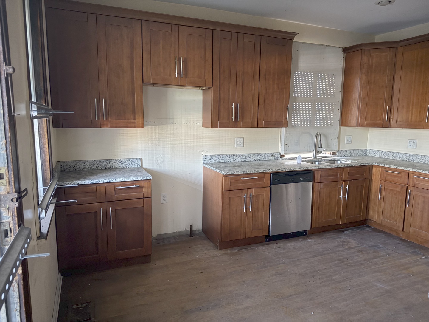 741 North Trumbull Avenue Chicago, IL 60624 - Photo 7 of 28