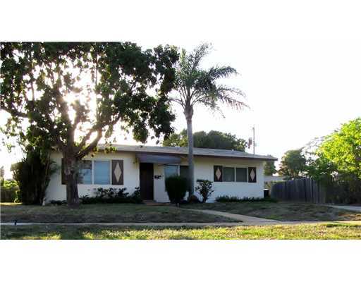 1275 Northeast 4th Avenue Boca Raton, FL 33432 - Photo 1 of 16 Primary Photo