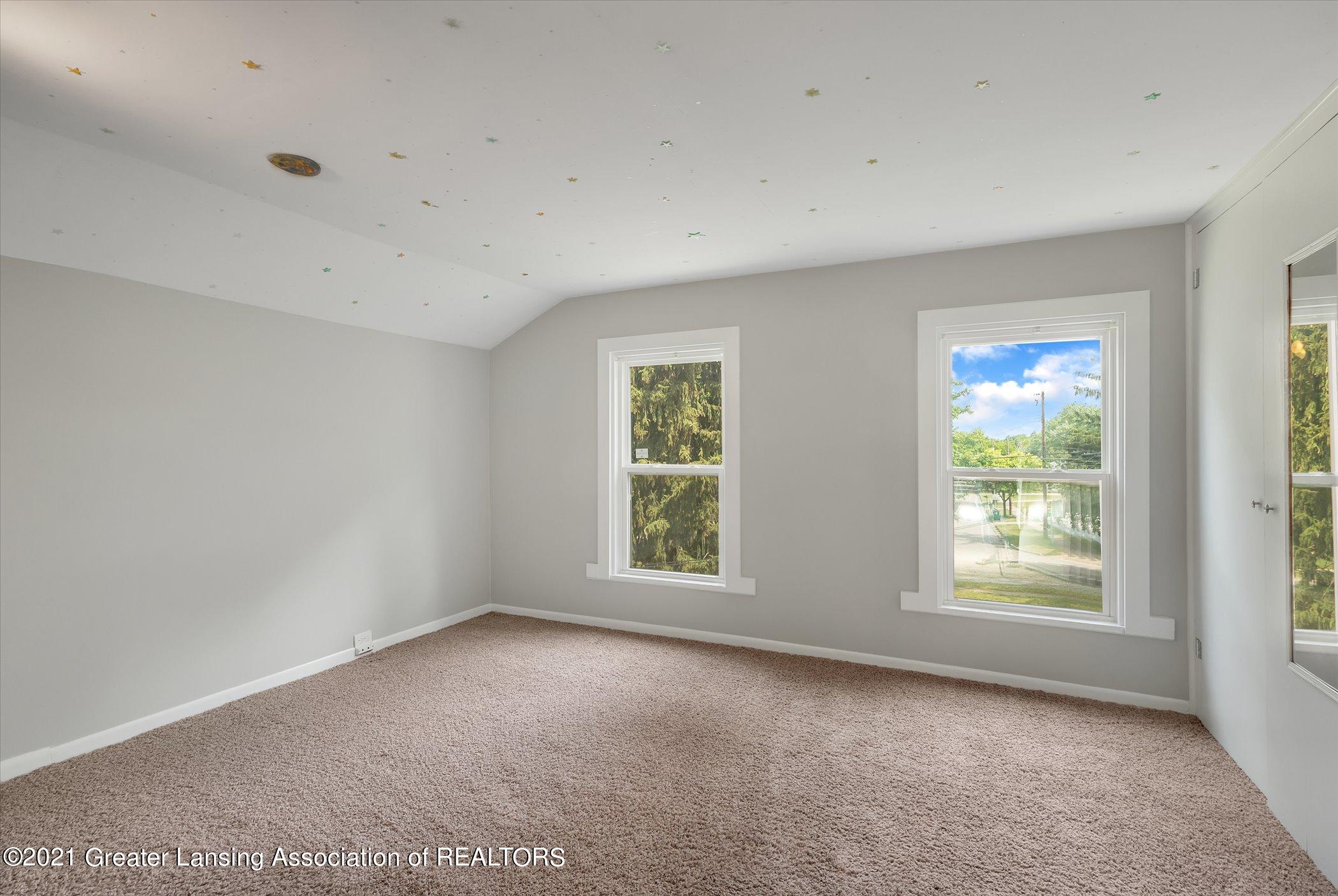 131 West Miller Road Lansing, MI 48911 - Photo 29 of 48 Bedroom 2 upstairs