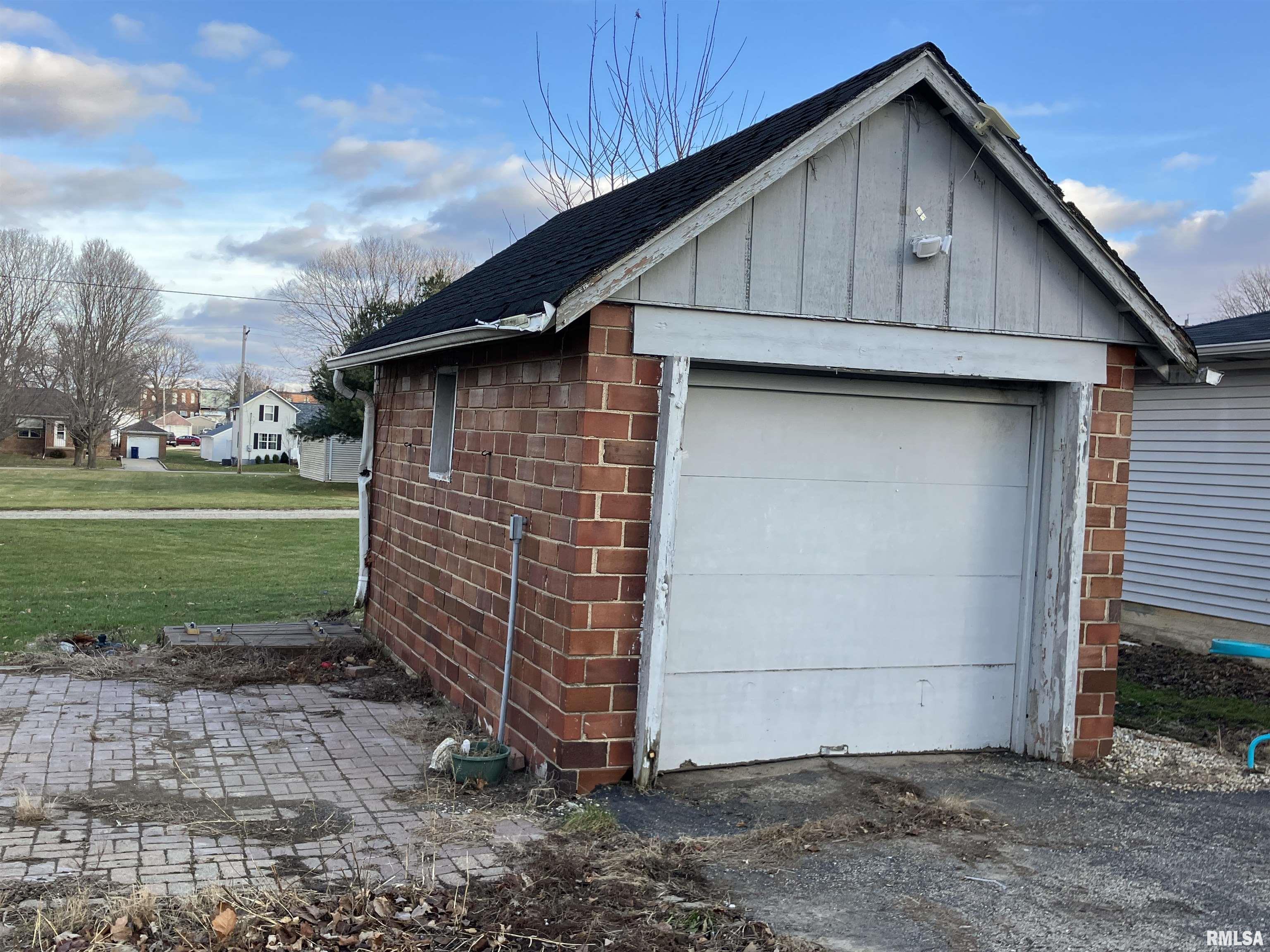 128 South Reed Street Sheffield, IL 61361 - Photo 4 of 12 Gallery Image 4