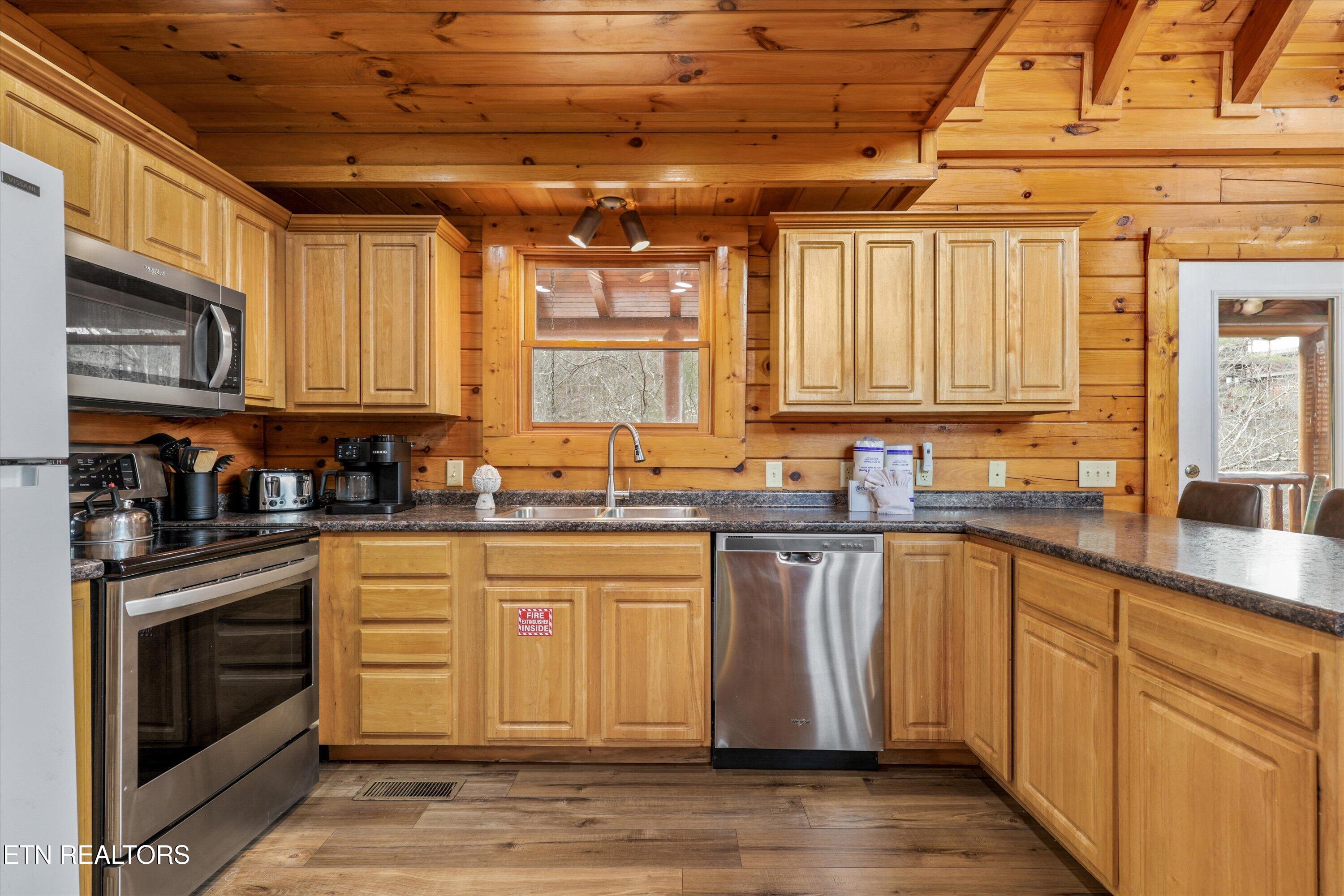 2012 Bear Creek Way Sevierville, TN 37862 - Photo 11 of 42 Kitchen