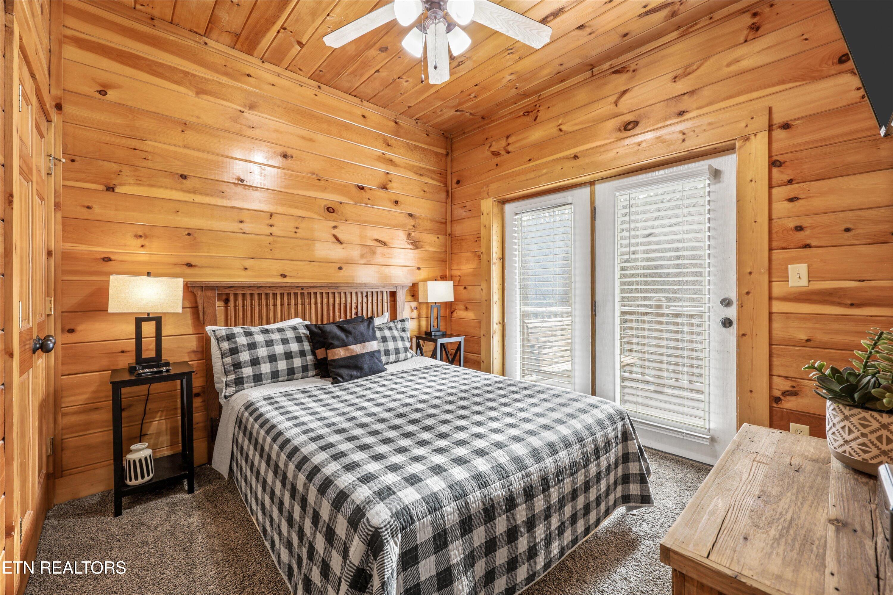 2012 Bear Creek Way Sevierville, TN 37862 - Photo 20 of 42 Bedroom