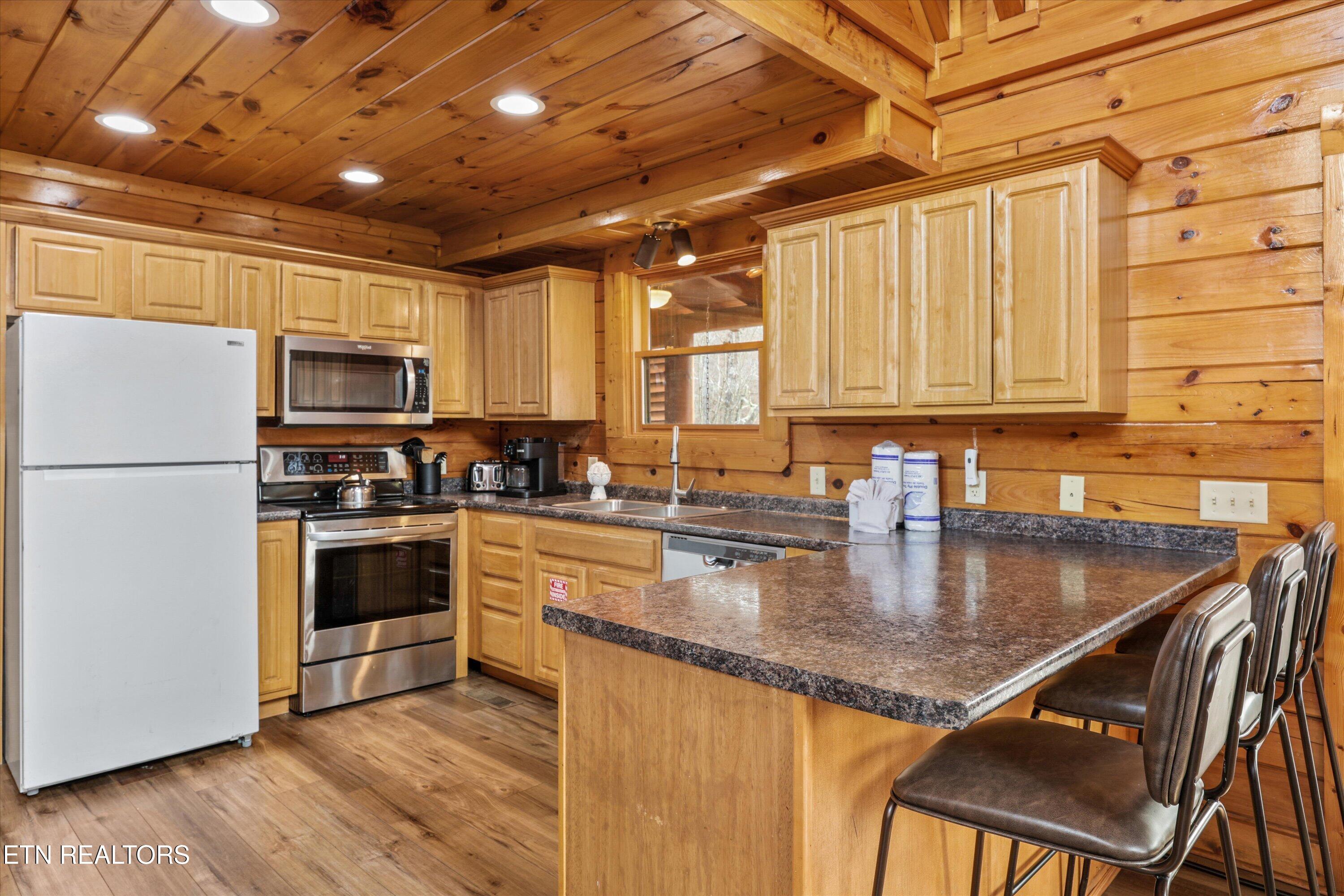 2012 Bear Creek Way Sevierville, TN 37862 - Photo 10 of 42 Kitchen