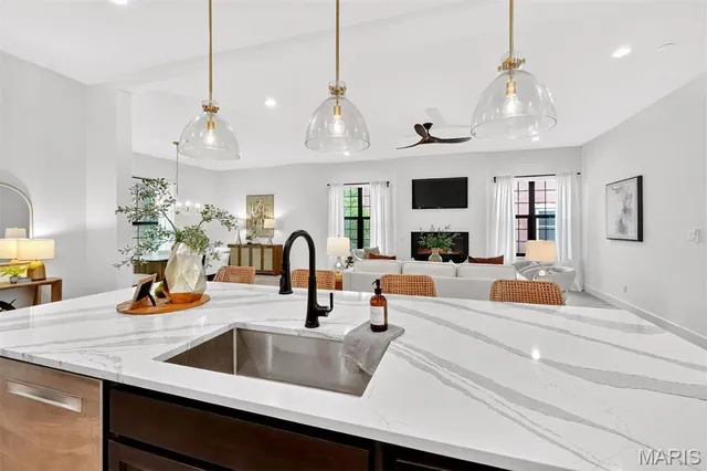 $795,000 | 4329 Westminster Place, Unit 1W, St. Louis, MO 63108