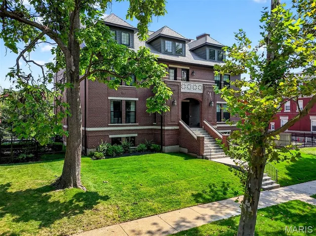 $795,000 | 4329 Westminster Place, Unit 1W, St. Louis, MO 63108