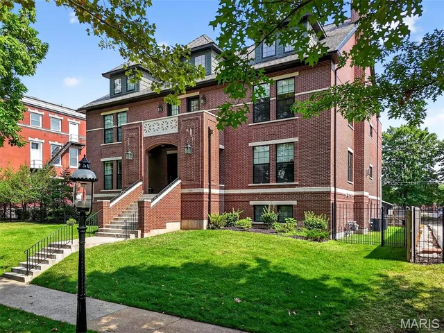 $795,000 | 4329 Westminster Place, Unit 1W, St. Louis, MO 63108