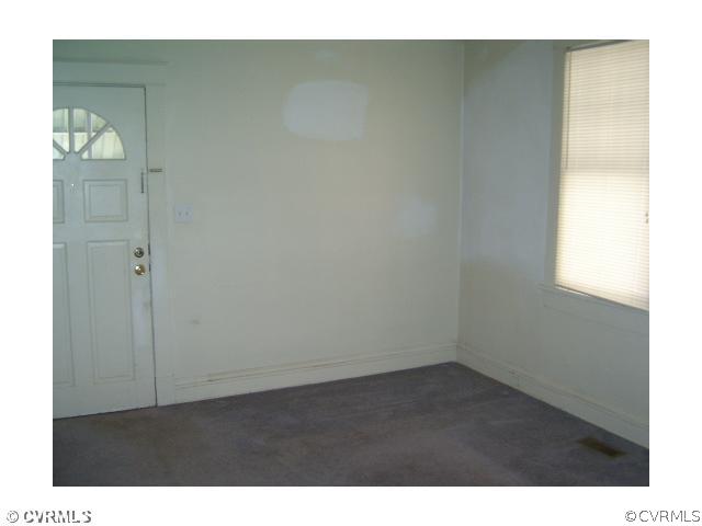 3160 Decatur Street Richmond, VA 23224 - Photo 4 of 10 Living Room