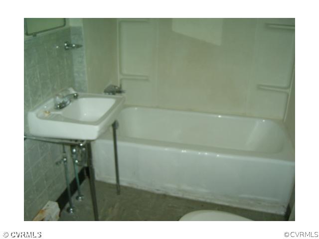 3160 Decatur Street Richmond, VA 23224 - Photo 9 of 10 Bathroom