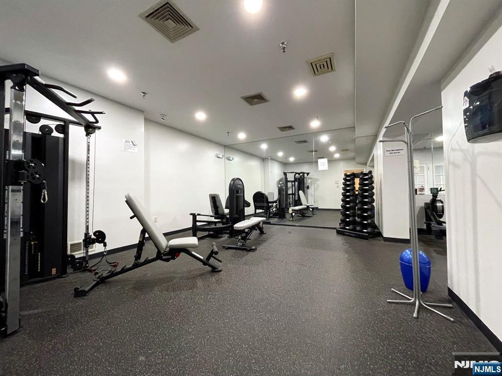 100 Crown Court, Unit 473 Edgewater, NJ 07020 - Photo 20 of 24