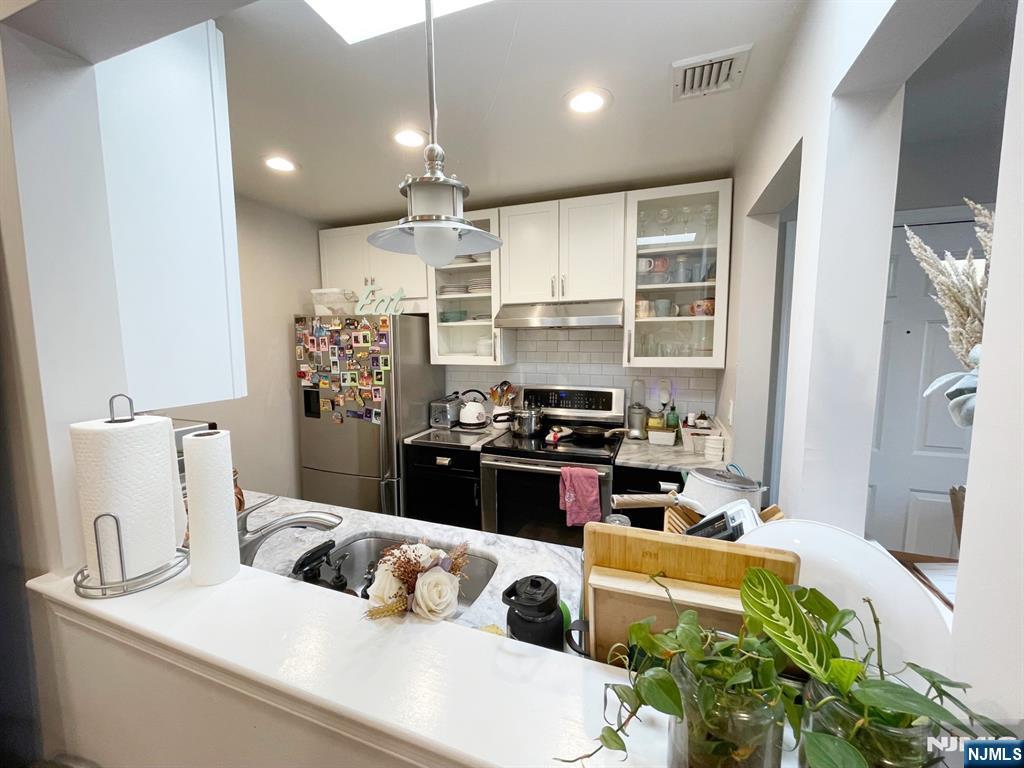 100 Crown Court, Unit 473 Edgewater, NJ 07020 - Photo 4 of 24