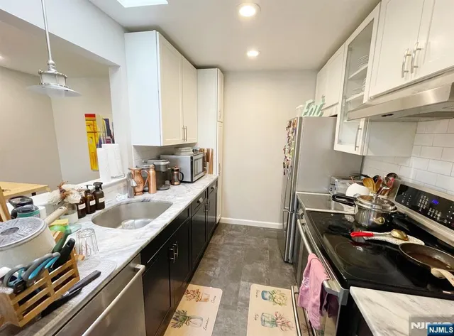 $3,300 | 100 Crown Court, Unit 473, Edgewater, NJ 07020