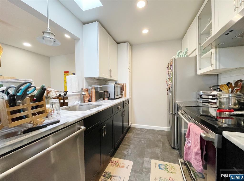 100 Crown Court, Unit 473 Edgewater, NJ 07020 - Photo 6 of 24