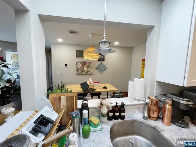 $3,300 | 100 Crown Court, Unit 473, Edgewater, NJ 07020