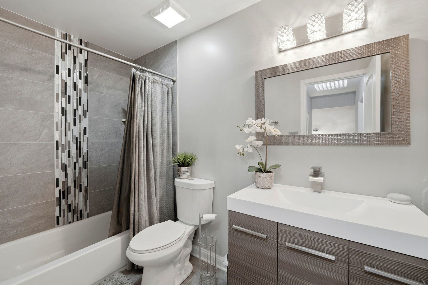 22931 Ridgeway Avenue Richton Park, IL 60471 - Photo 23 of 32 a bathroom with a sink toilet and shower