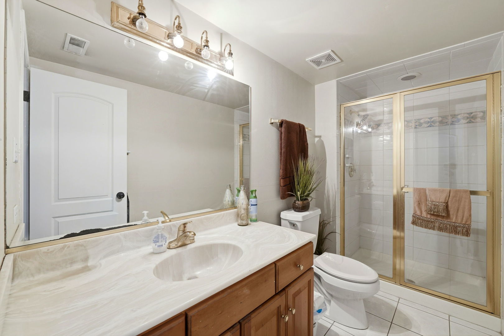 22931 Ridgeway Avenue Richton Park, IL 60471 - Photo 25 of 32 a bathroom with a sink a toilet and shower
