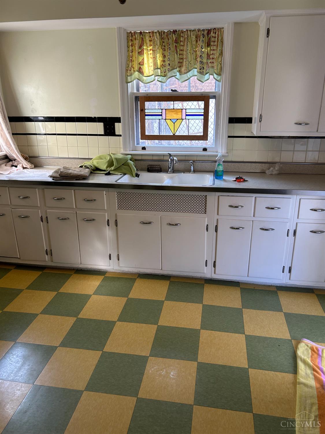 2187 Quebec Road Cincinnati, OH 45205 - Photo 6 of 13
