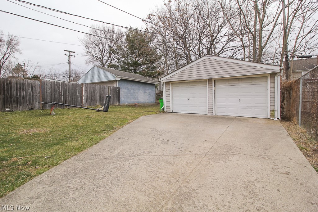 4727 Blythin Road Cleveland, OH 44125 - Photo 4 of 26