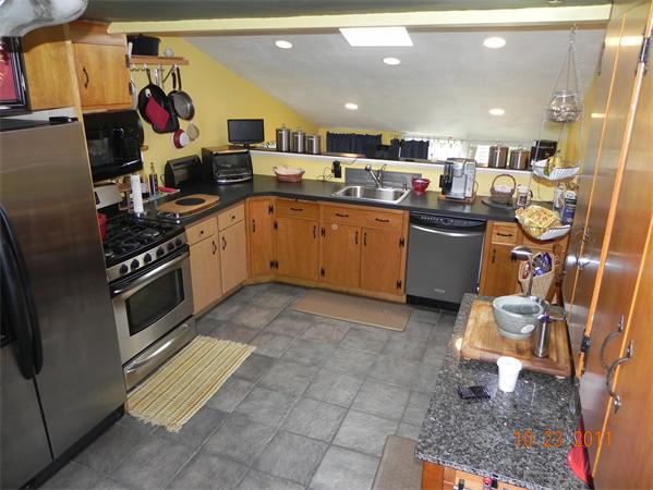 26 Hartford Road Worcester, MA 01606 - Photo 3 of 19 Gallery Image 3