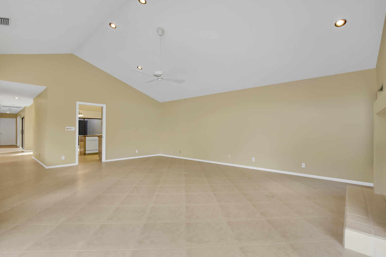 21741 Club Villa Terrace Boca Raton, FL 33433 - Photo 13 of 28 21741 Club Villa Terrace Boca-large-007-