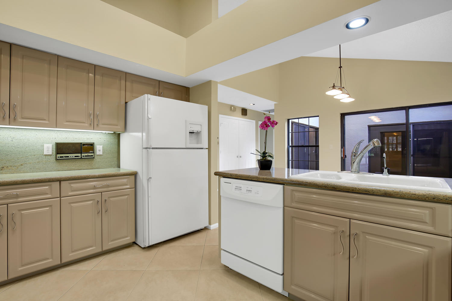 21741 Club Villa Terrace Boca Raton, FL 33433 - Photo 15 of 28 21741 Club Villa Terrace Boca-large-009-