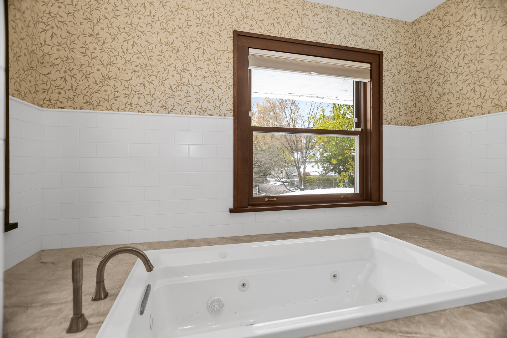 2528 Sheridan Road Evanston, IL 60201 - Photo 36 of 55 a bathroom with a bathtub