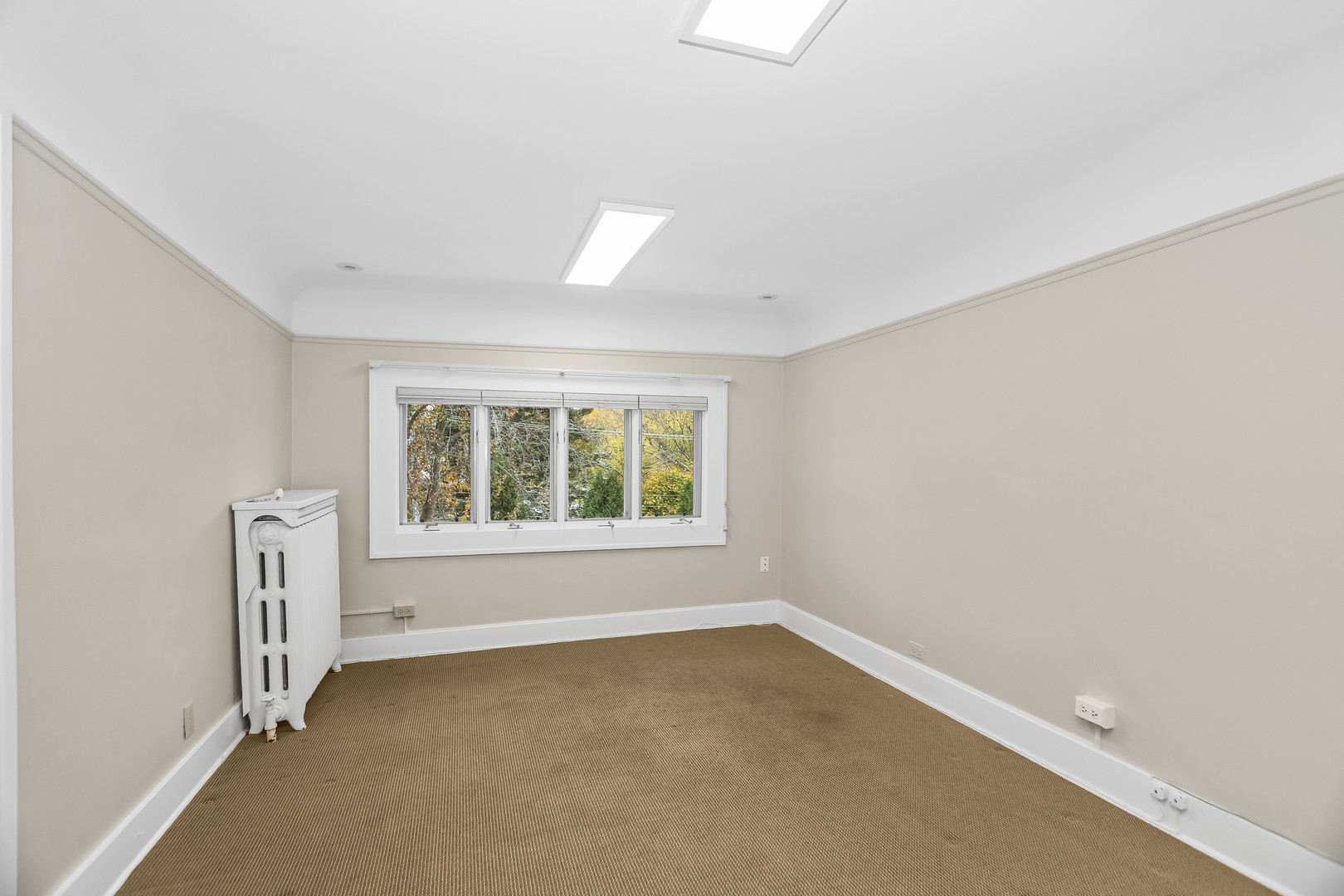 2528 Sheridan Road Evanston, IL 60201 - Photo 46 of 55 an empty room with a window