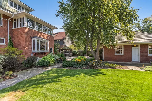 $2,000,000 | 2528 Sheridan Road, Evanston, IL 60201