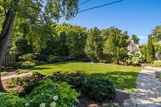 $2,000,000 | 2528 Sheridan Road, Evanston, IL 60201