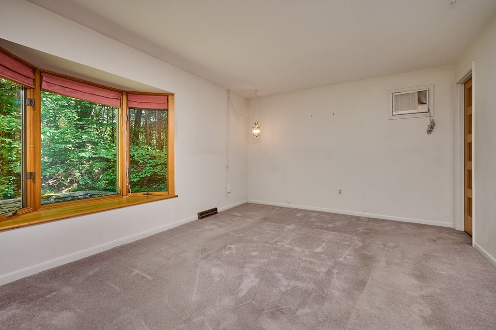 15 Red Fox Lane Amherst, MA 01002 - Photo 13 of 38