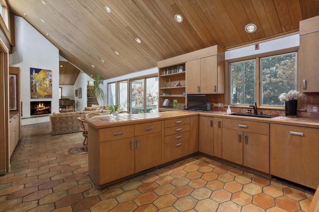 217 Ardsley Road Longmeadow, MA 01106 - Photo 12 of 42