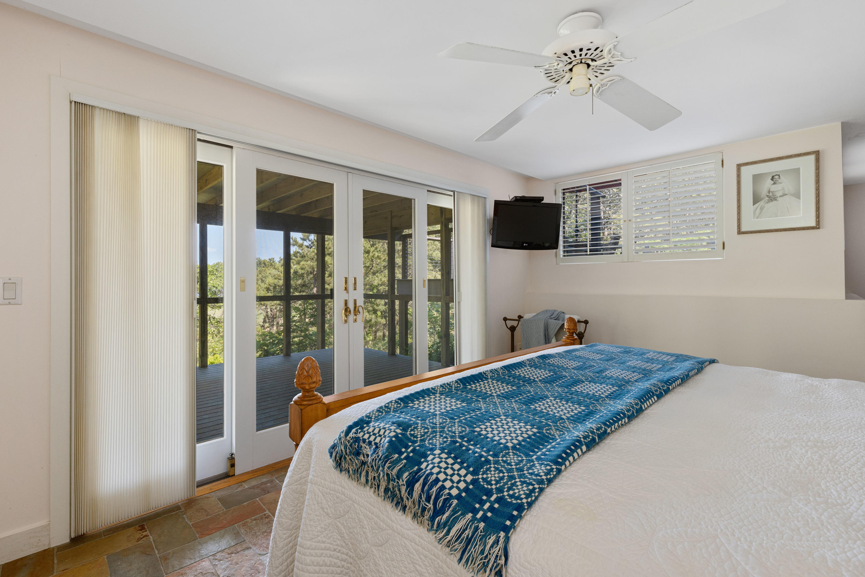 265 King Phillip Road Wellfleet, MA 02667 - Photo 26 of 85 a bed sitting in a bedroom and a flat screen tv