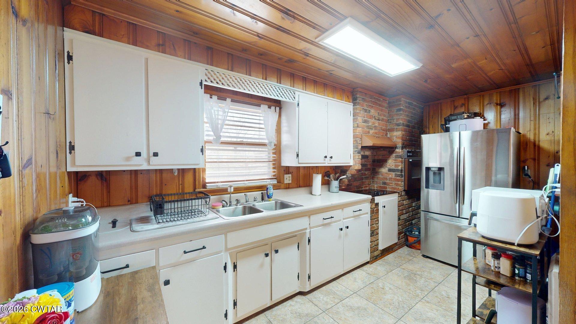 328 Terrell Road Martin, TN 38237 - Photo 4 of 18 a kitchen with a sink appliances and cabinets