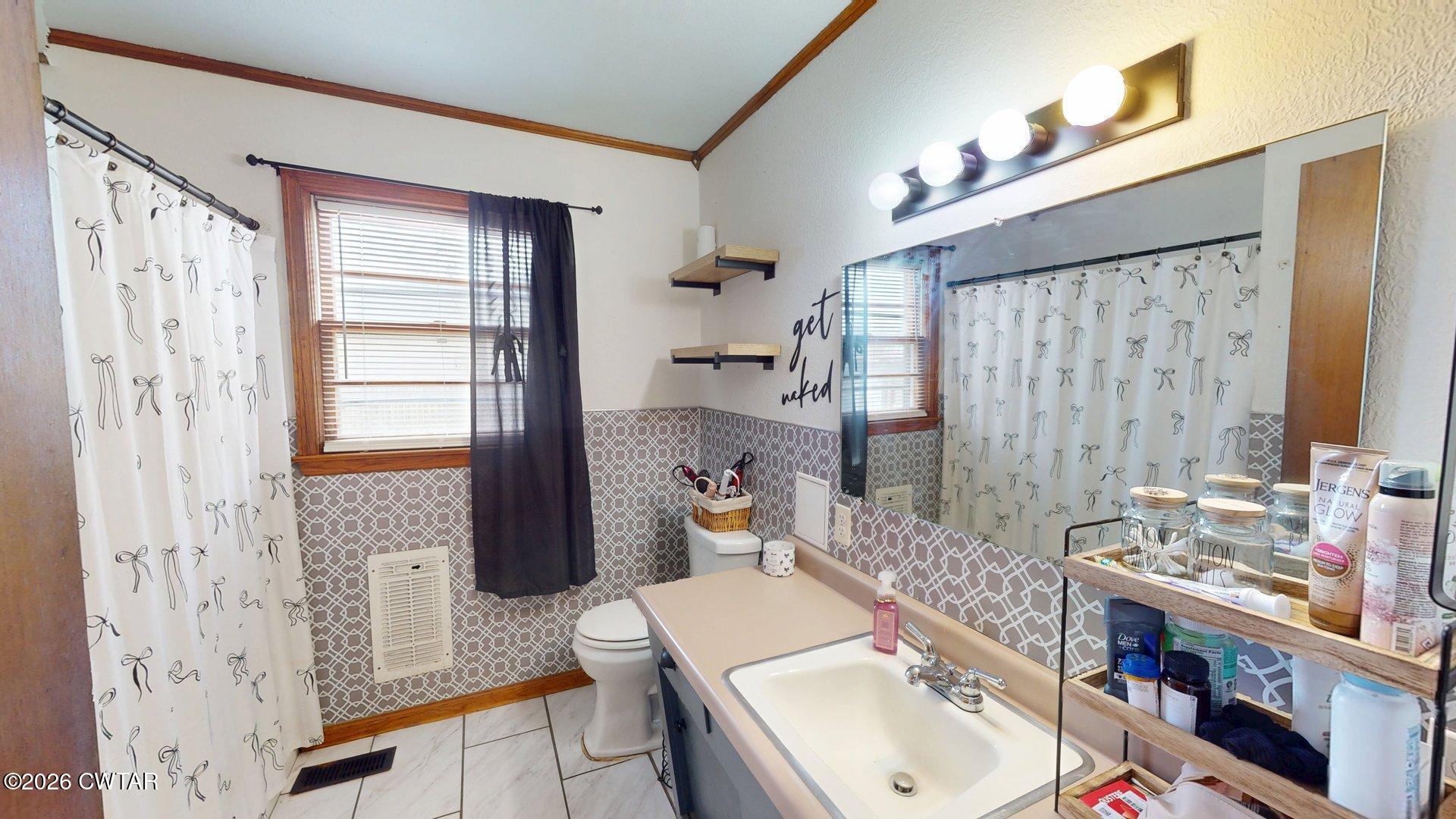 328 Terrell Road Martin, TN 38237 - Photo 10 of 18 a bathroom with a sink mirror and a bathtub