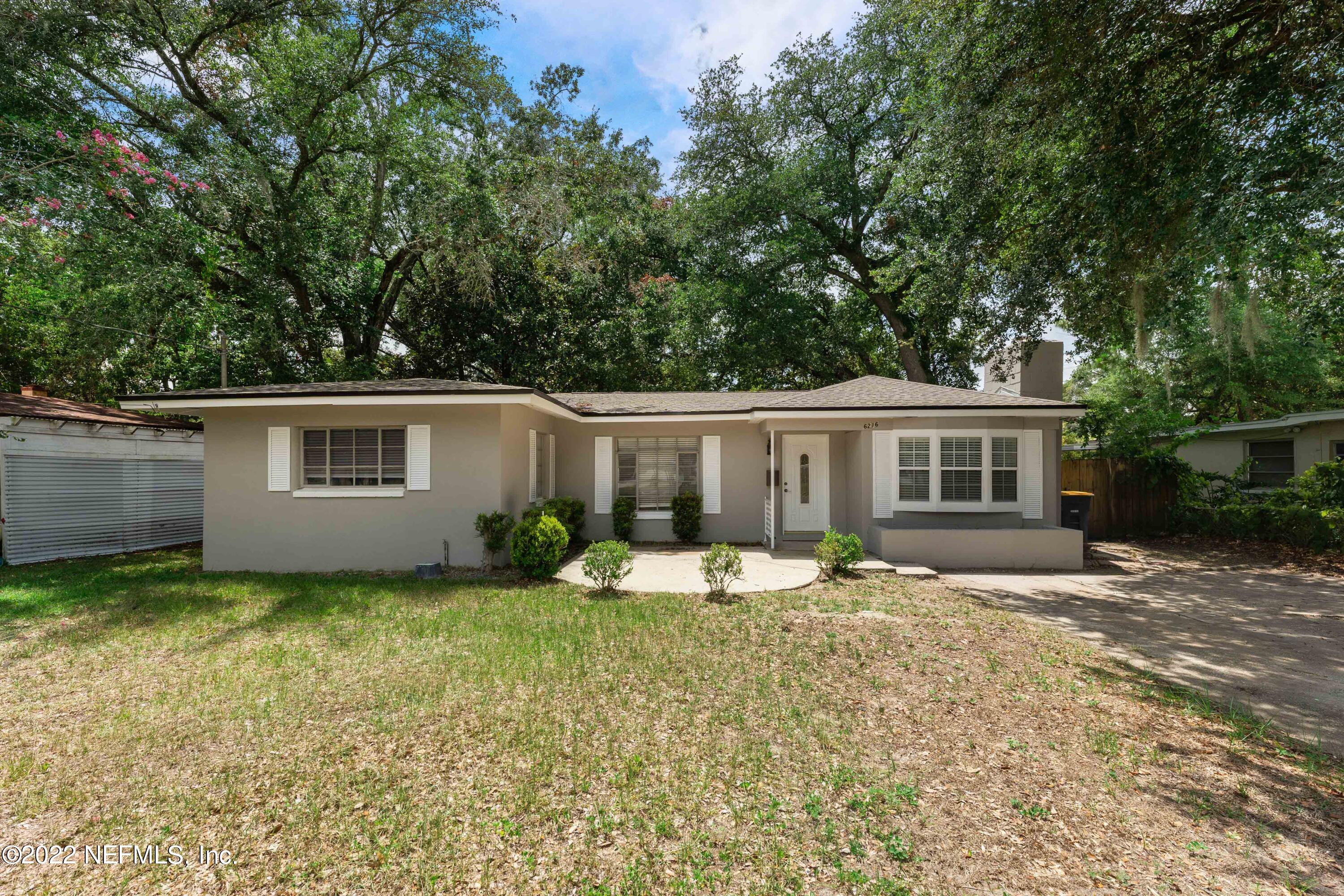 6216 Temple Road Jacksonville, FL 32217 - Photo 1 of 25 a front view of a house with garden