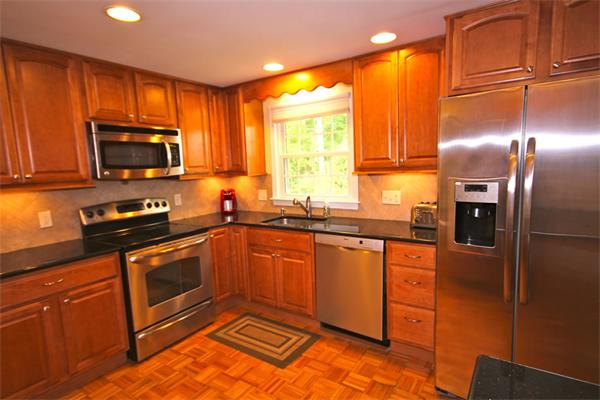16 Woodleigh Road Framingham, MA 01701 - Photo 2 of 17