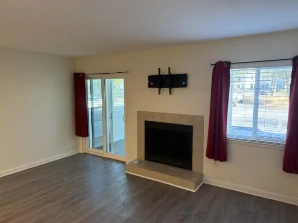 $2,500 | 271 Alexandra Drive, Unit 10, Mount Pleasant, SC 29464