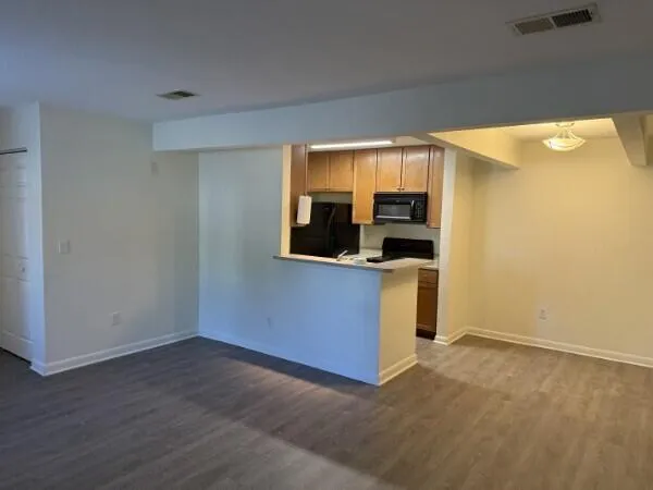 $2,500 | 271 Alexandra Drive, Unit 10, Mount Pleasant, SC 29464